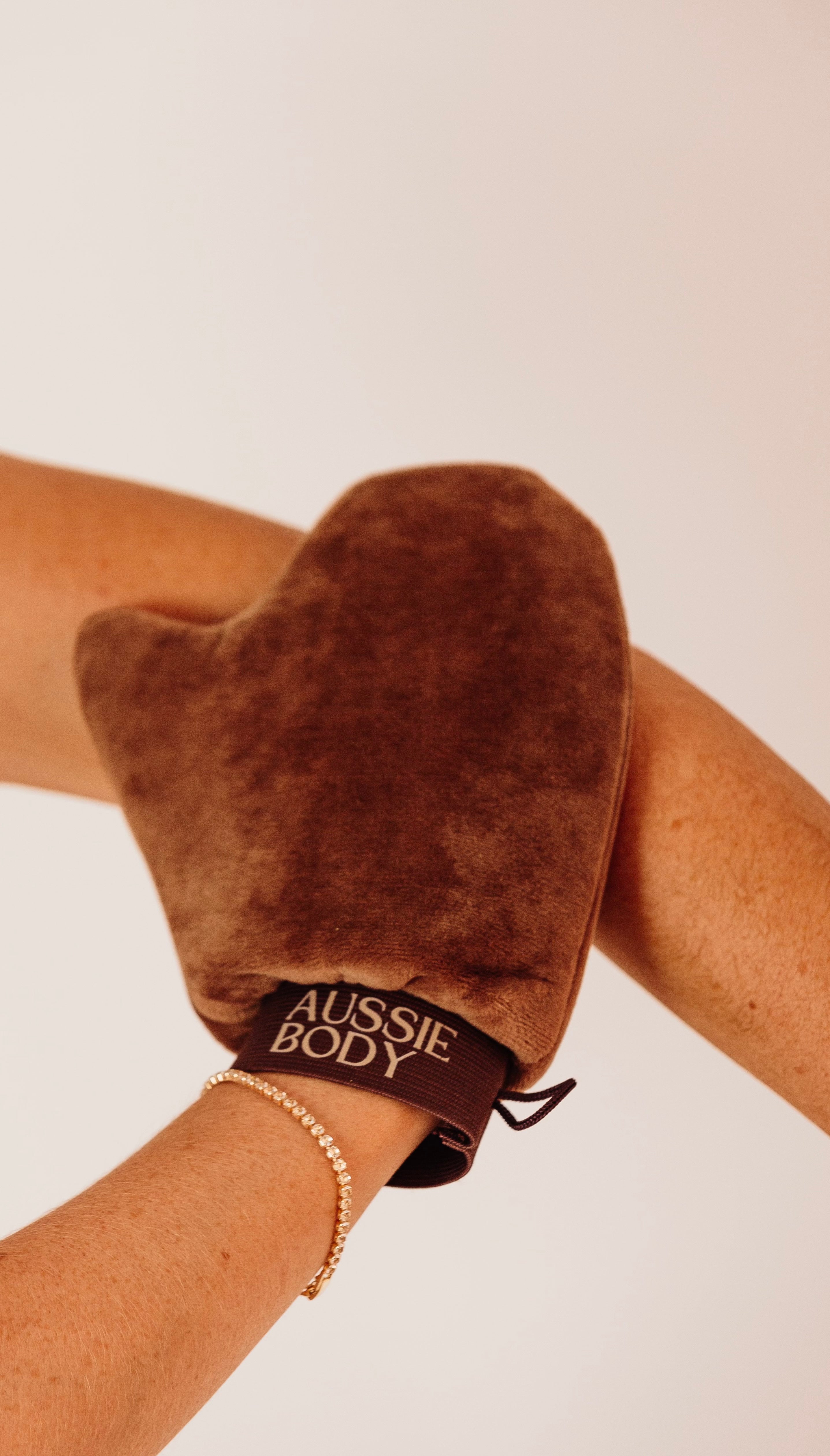 LARGE VELVET MITT